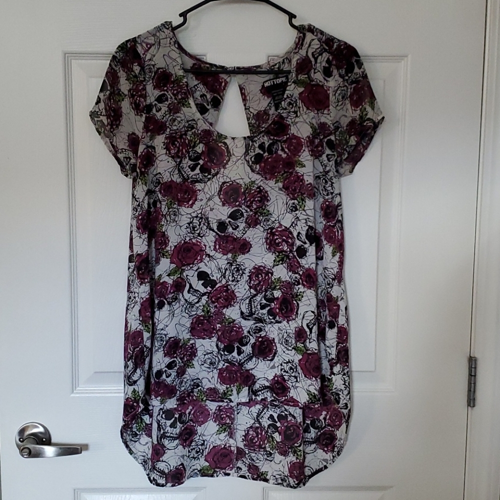 Hot Topic Skull & Rose High Lo Shirt MEDIUM